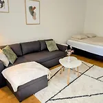 And Cozy Apartment, Free Parking Apartamento