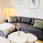 And Cozy Apartment, Free Parking Apartamento