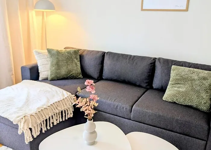 And Cozy Apartment, Free Parking Apartament